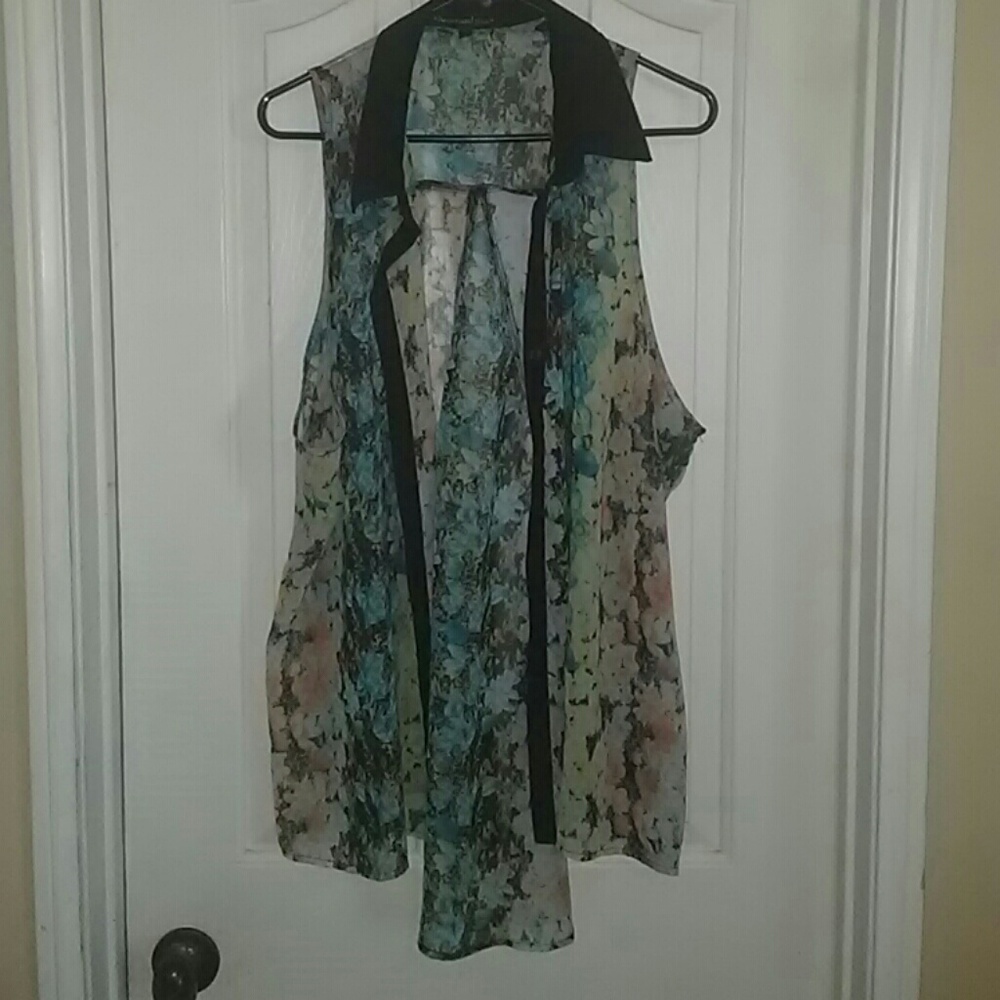 Sleeveless Collar Top